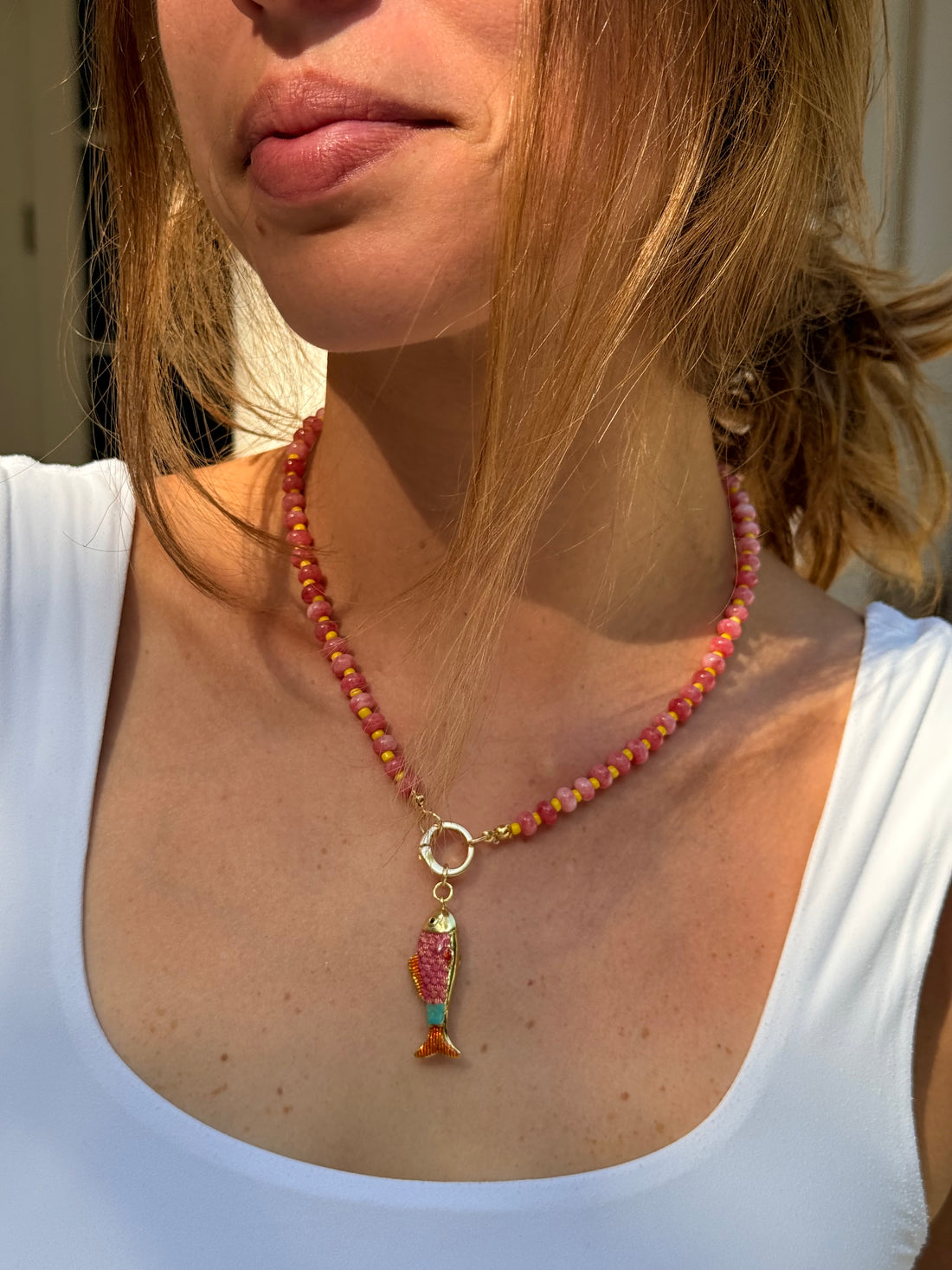 Poisson Rose et Jaune Beaded Necklace