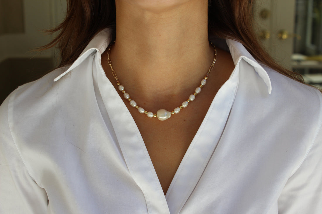 Amanda Choker I MCHARMS fresh water pearl choker with choice of gold beads or navy blue glass beads; 14-17 inches in length adjustable; gold beads; navy blue glass beads; pearl choker; pearl and gold choker; blue glass bead necklace; pearl necklace; gold plated; 18k gold; handmade jewelry; miami; miami jewelry; affordable jewelry