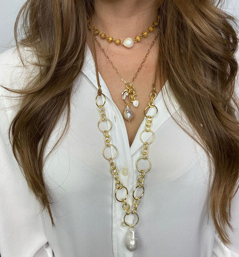 Baroque Pearl Convertible Necklace I MCHARMS Baroque Pearl Convertible Necklace I MCHARMS Gold plated links with baroque pearl and leather strap closure. 16- 46 inches in length. Gold Necklace. Leather Necklace. Necklaces. Baroque Pearl Necklace. Handmade Jewelry. Miami Jewelry. Affordable Sustainable Jewelry. Affordable Prices. Jewellery. Jewelry stores. Shop Jewelry. MCHARMS. Charms. Handcrafted Jewelry. Jewelers. Miami based Jewelry. Miami-Based Jewelry. Customized Jewelry. Mcharms.